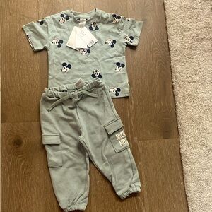 NWT h&m Mickey Mouse 2 piece outfit. 18 months dusty green Mickey Mouse.